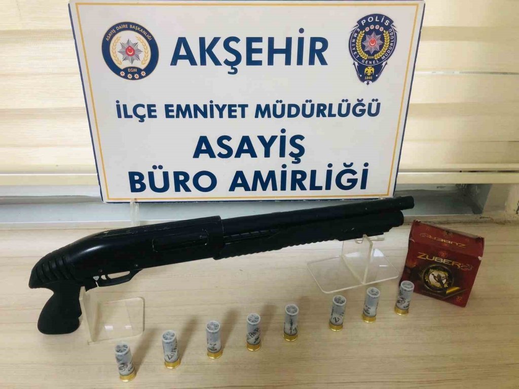 Konya’da av tüfeği ve silah ele geçirildi: 2 gözaltı