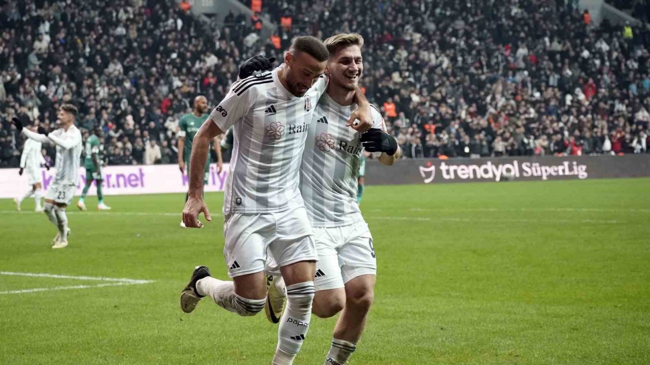 Cenk Tosun, ligde 7 maç aranın ardından golle tanıştı