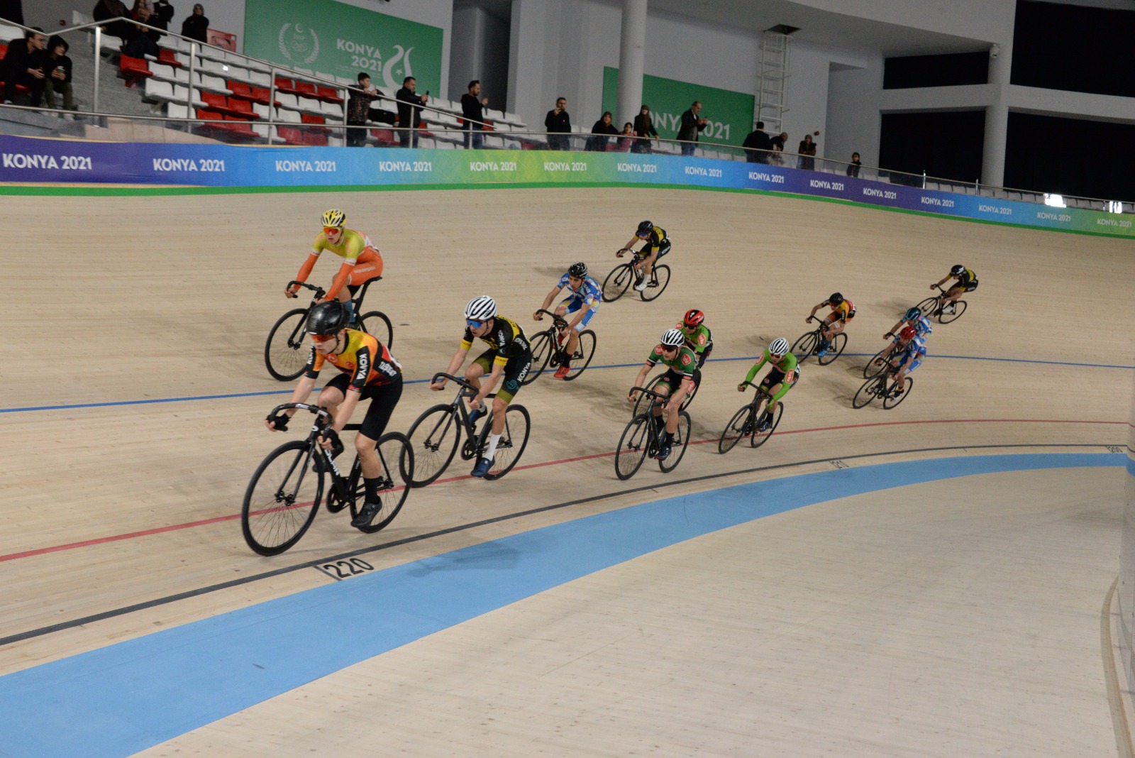 Konya Olimpik Veledromu'nda Puanlı 1. Etap Pist Yarışları düzenlendi