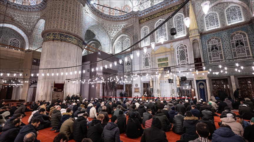 Berat Kandili'nde tarihi camilerde Osmanlı geleneğine uygun ikramlar verilecek