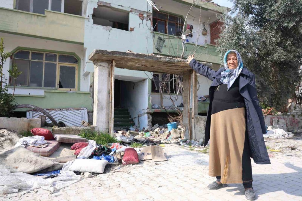 Vicdansızlığın böylesi: Depremzede yaşlı kadını darpedip evindeki demirleri çaldılar