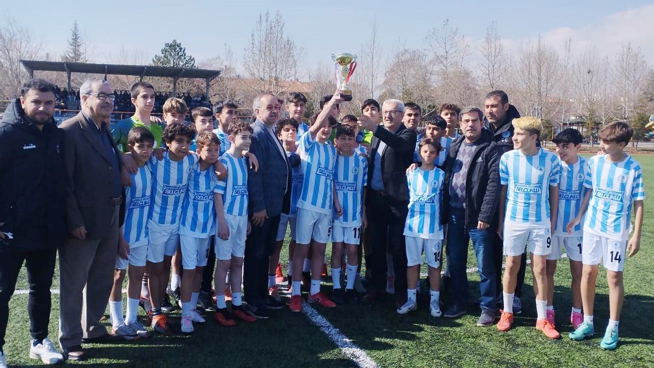 Selçuklu Belediyespor U14 ve U16 Konya şampiyonu