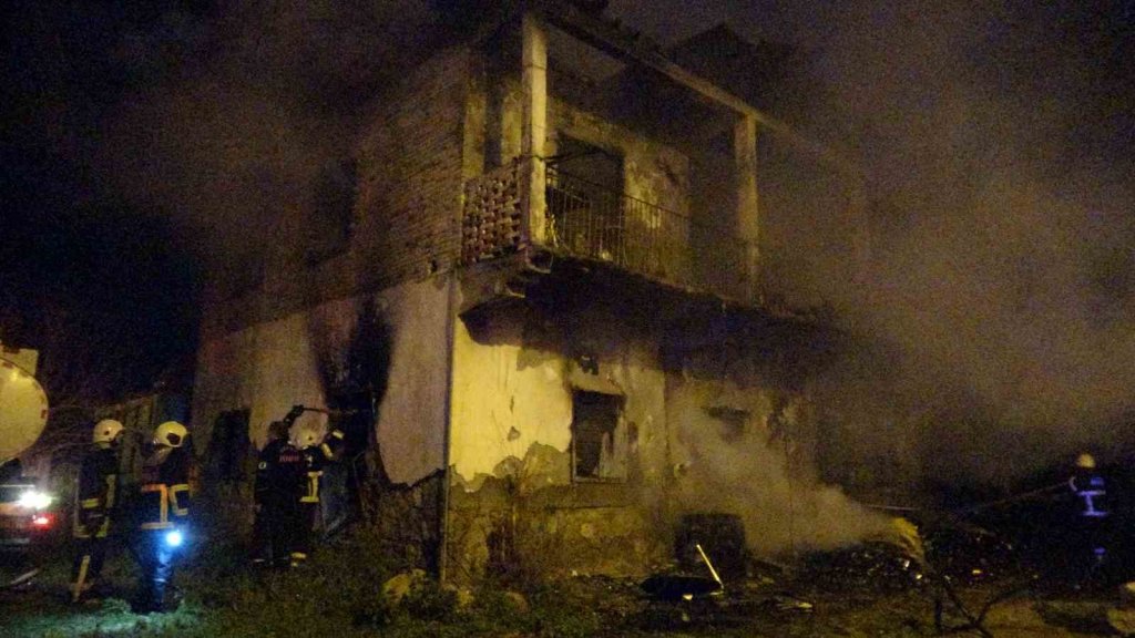 Adana’da korkunç yangın! Anne ve iki çocuğu hayatını kaybetti
