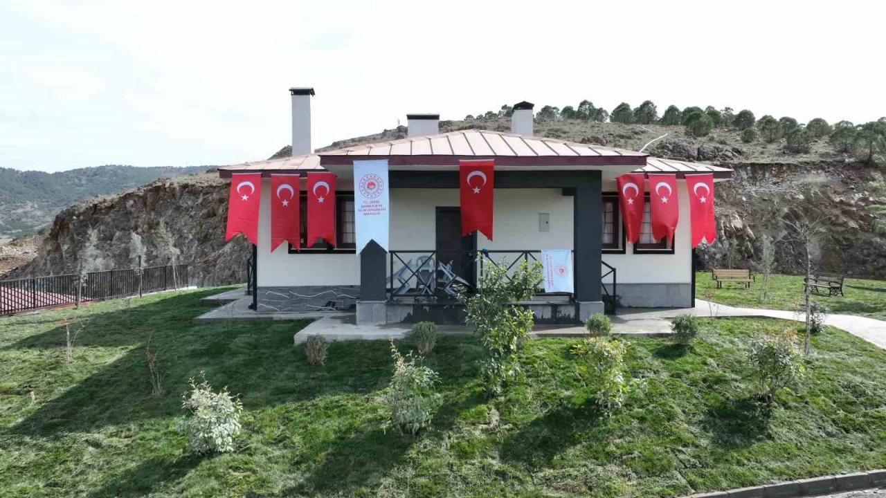 Şehit Özdemir’in ailesine evi teslim edildi