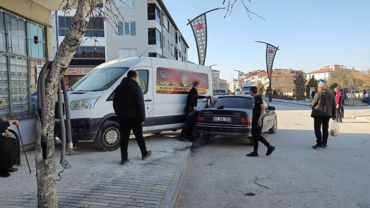 Konya'da otomobil ile minibüs çarpıştı! Yaralılar var
