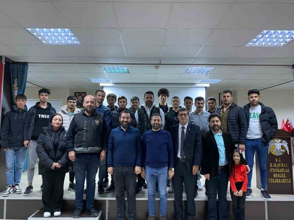 Konya’da üniversite öğrencilerine Narkorehber'den seminer verildi