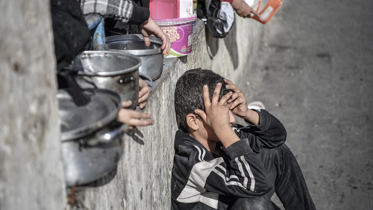 DSÖ: Gazze'nin kuzeyinde çocukların açlıktan öldüğüne tanık olduk