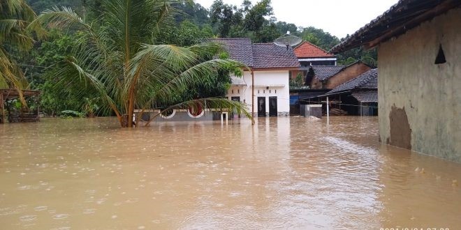 Endonezya’da sel ve toprak kayması: 21 ölü