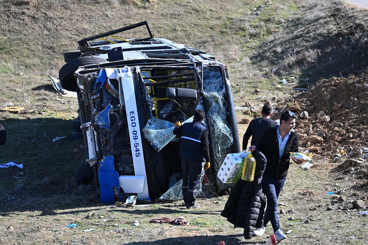 Ankara'da EGO otobüsü devrildi: Çok sayıda yaralı var