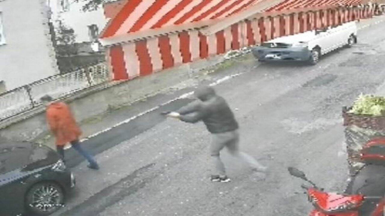 Konya’da avukatın silahla vurulma anı kameralara yansıdı