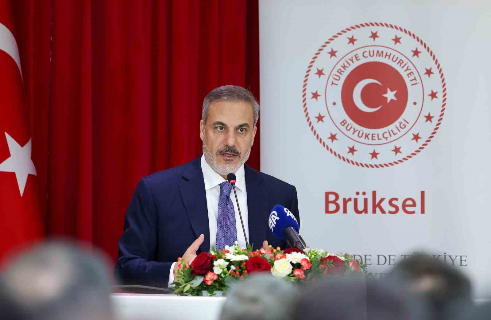 Dışişleri Bakanı Fidan, Brüksel’de Türk vatandaşlarıyla bir araya geldi