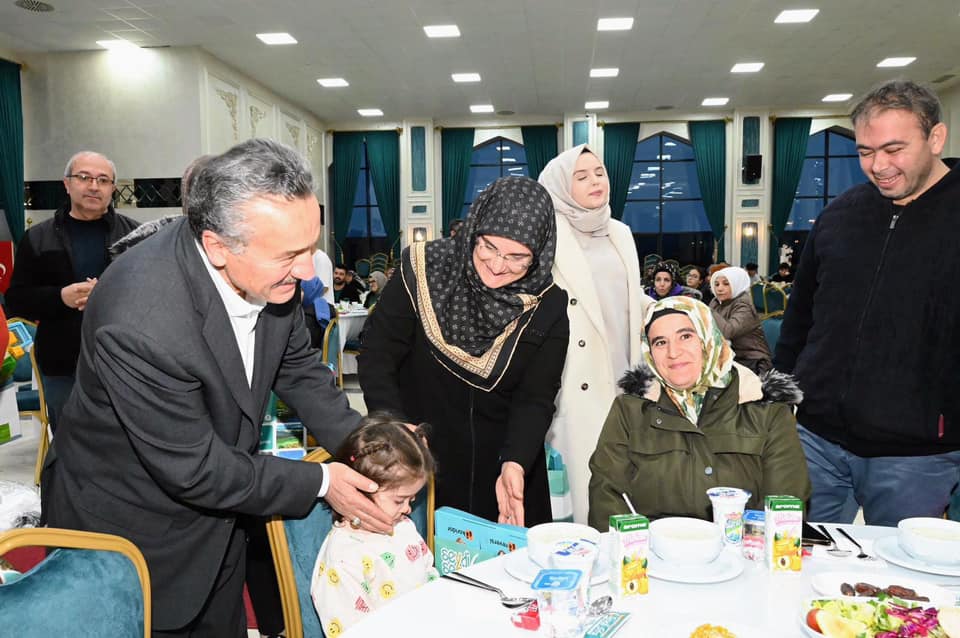 Başkan Tutal kardeşlik iftarında çocuklarla buluştu