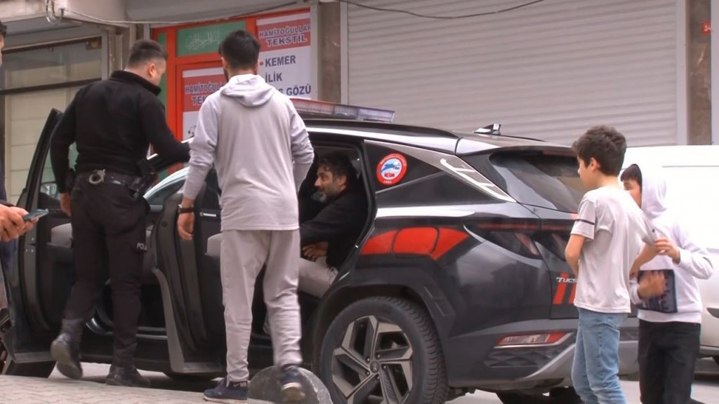 İstanubl'da ehliyetsiz sürücü iki çocuğa çarptı (TIKLA&İZLE)