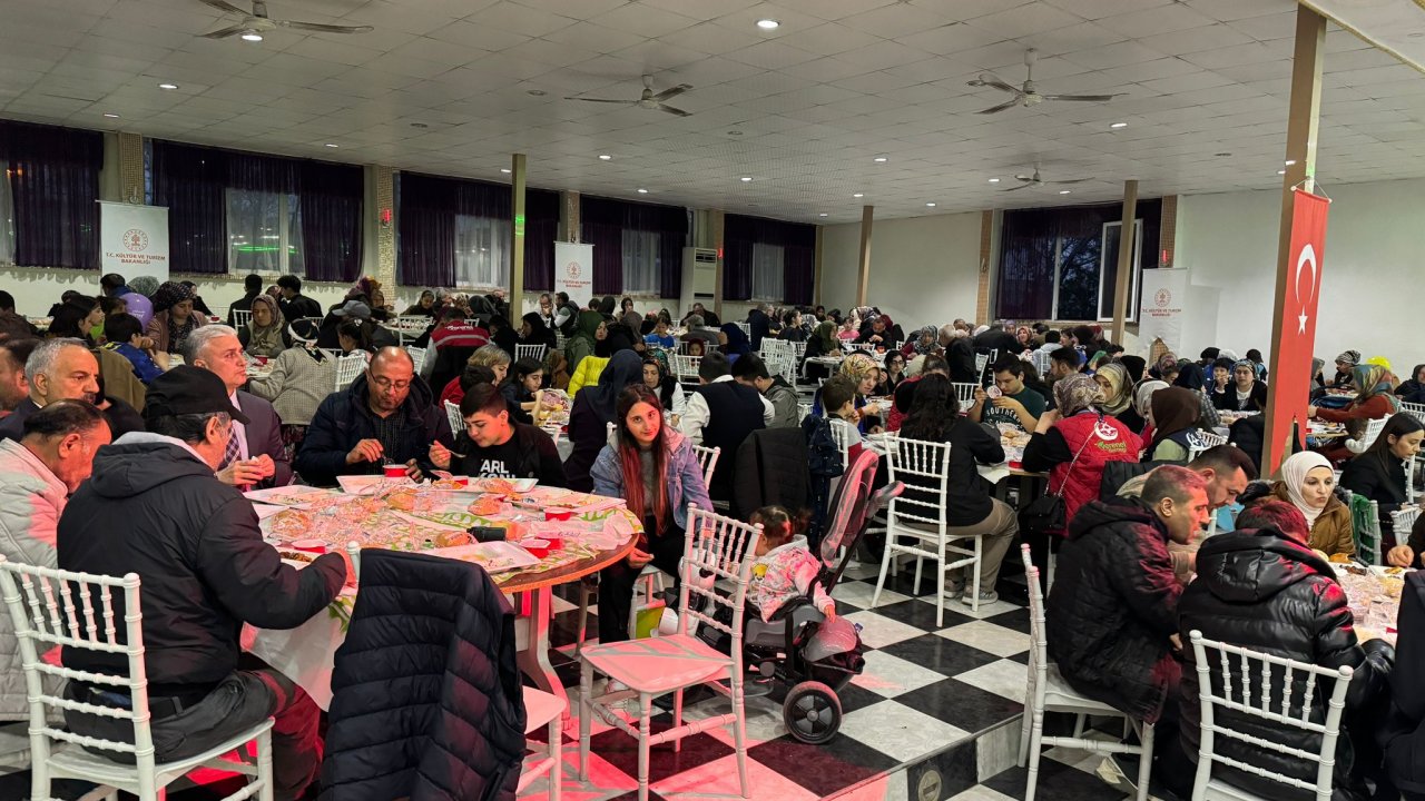 Konya Vakıflar Bölge Müdürlüğü, Aksaray'da iftar programı düzenledi