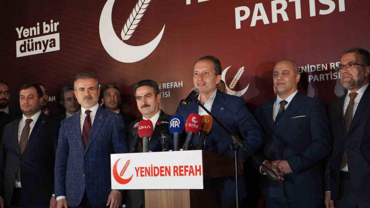 Fatih Erbakan'ın yüzü gülüyor