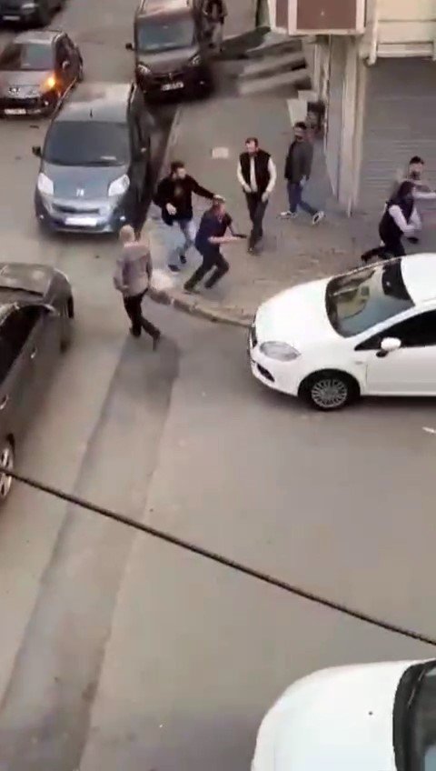 İstanbul’un göbeğinde silahlı çatışma (TIKLA&İZLE)