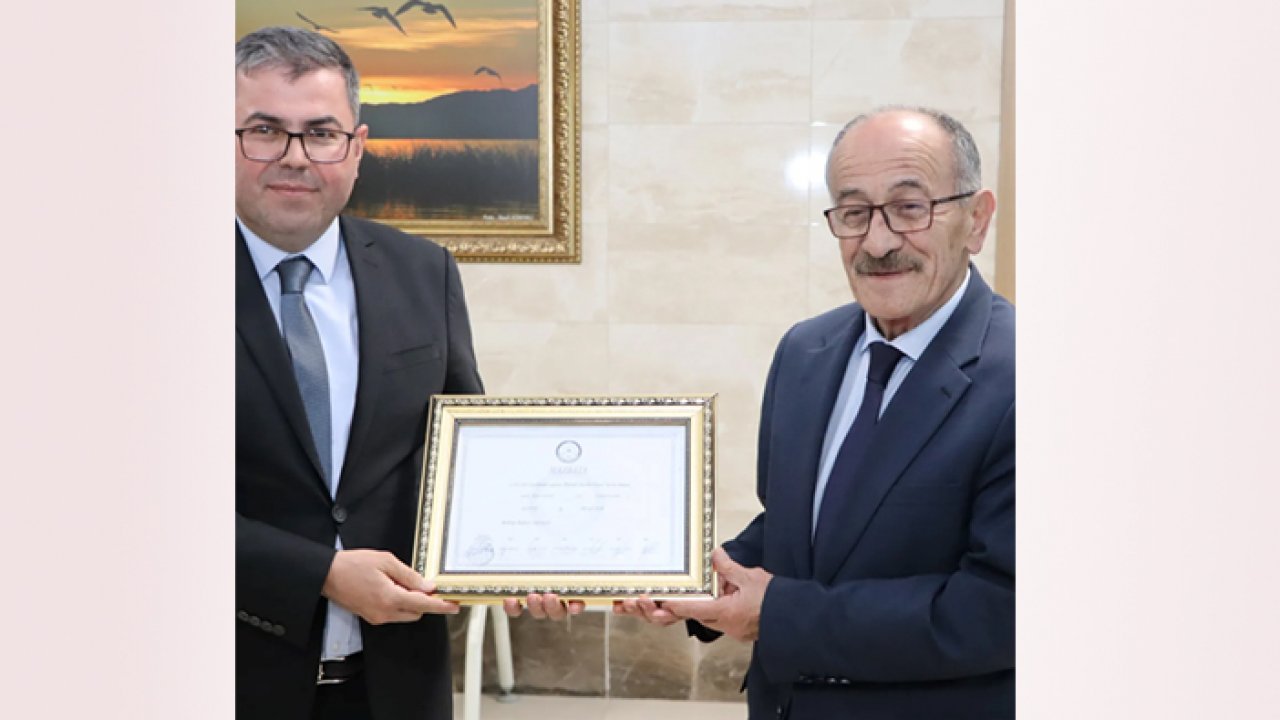 Beyşehir Belediye Başkanı Adil Bayındır mazbatasını aldı
