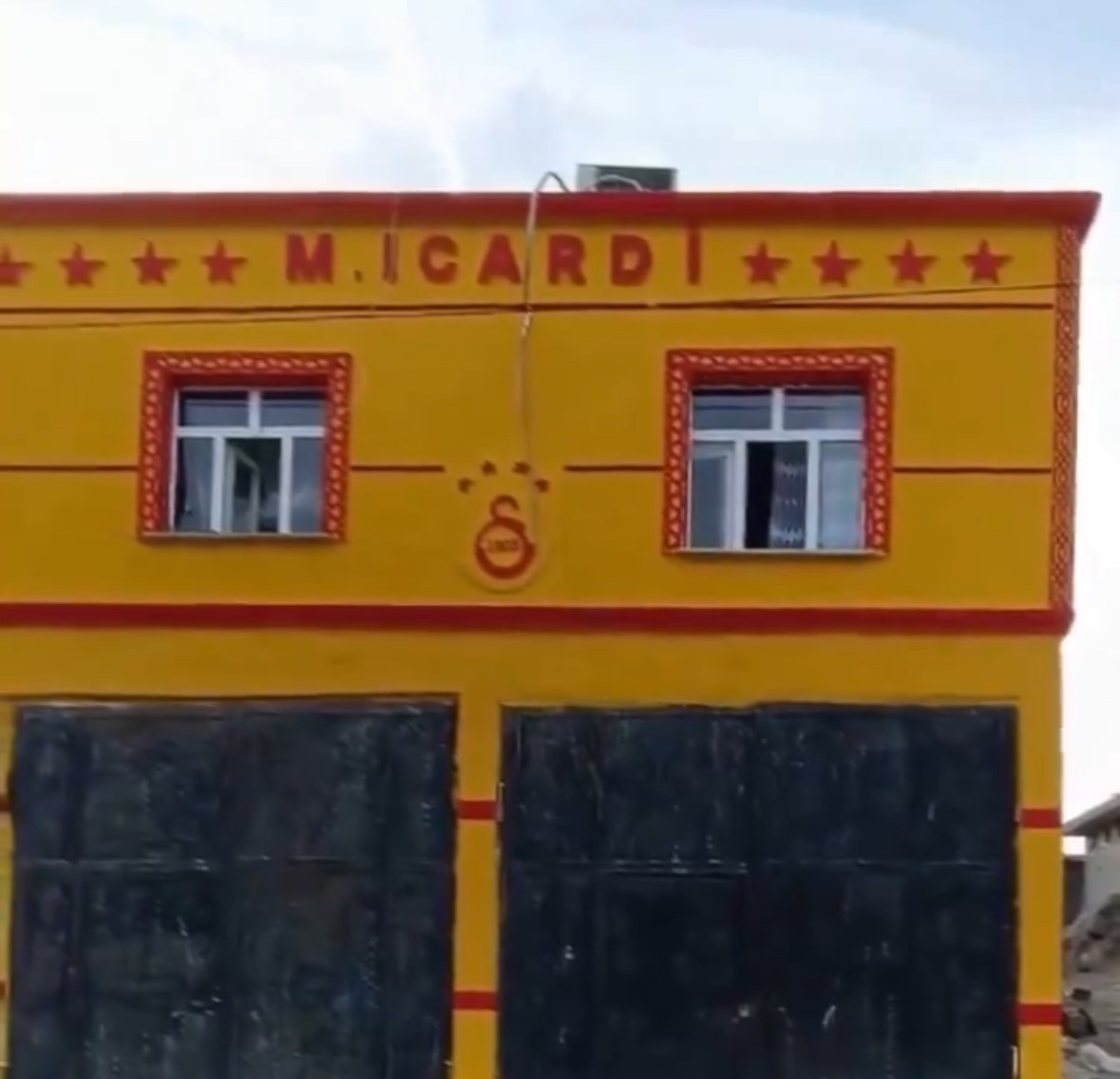 Fanatik Galatasaraylı evinin dış cephesine ‘M. Icardi’ yazdırdı