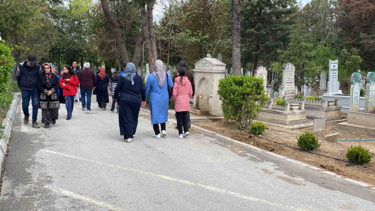 Konya’da Şehitlik ve mezarlıklarda bayram ziyaretleri