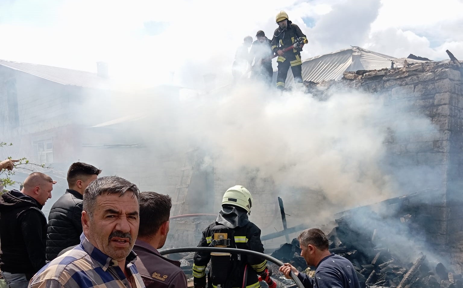Konya'da korkutan ev yangını! Güçlükle söndürüldü