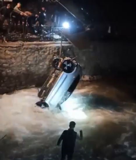 Şırnak'ta korkunç kaza: Araç dereye uçunca 4 kişi hayatını kaybetti