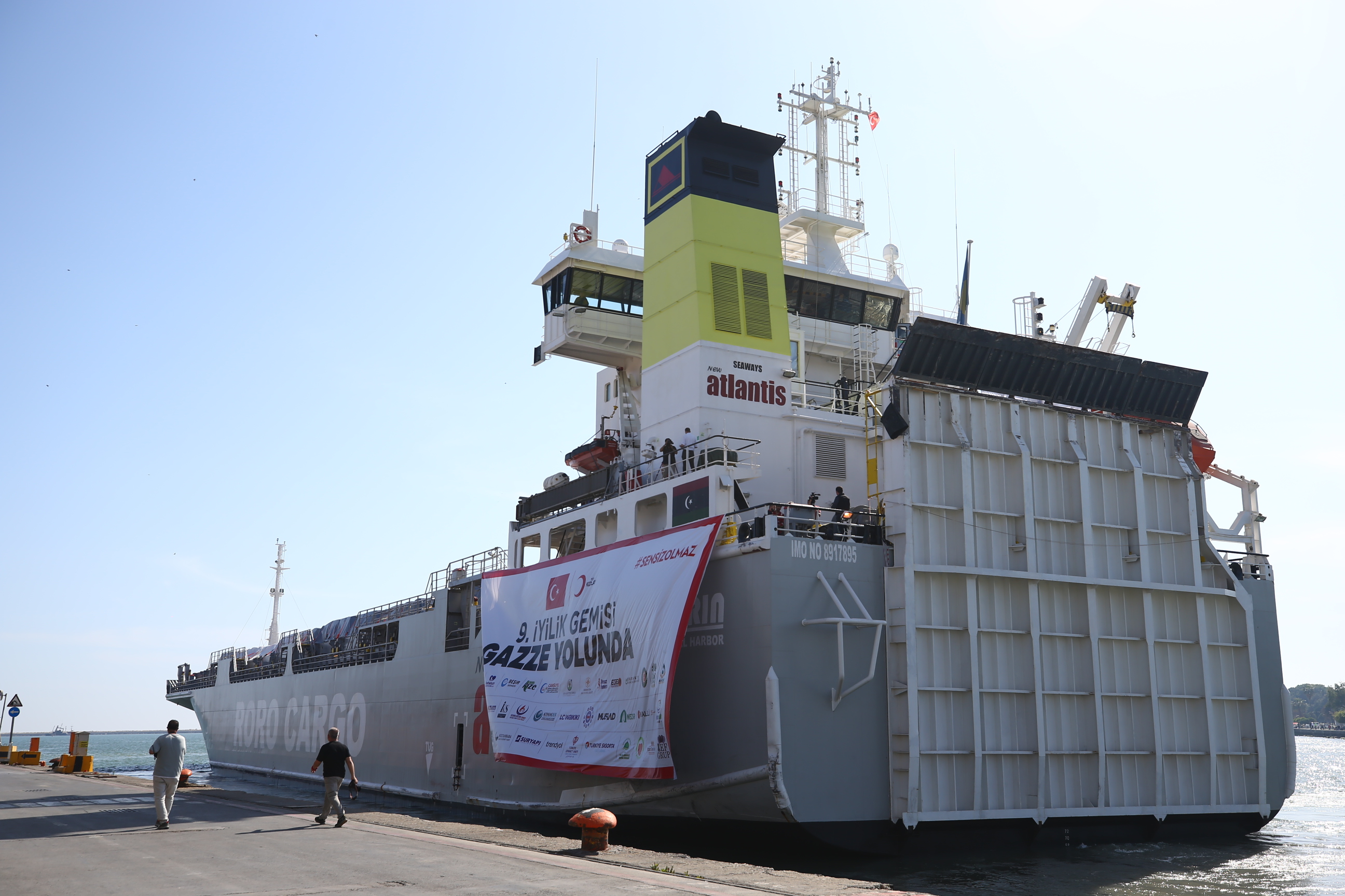 Türkiye'den Gazze'ye insani yardım ulaştıracak 9. gemi Mersin'den uğurlandı