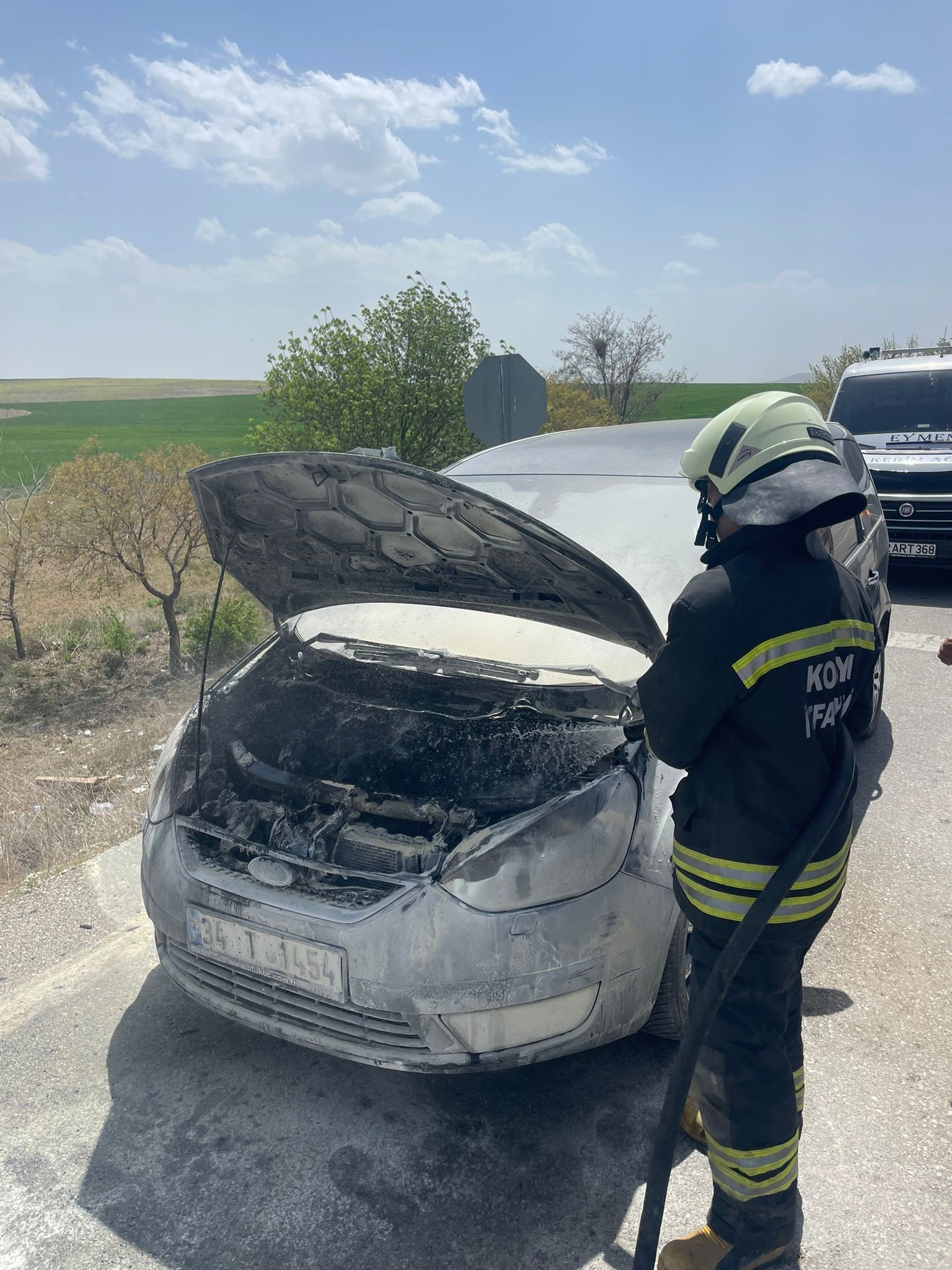 Konya'da otomobil alevlere teslim oldu