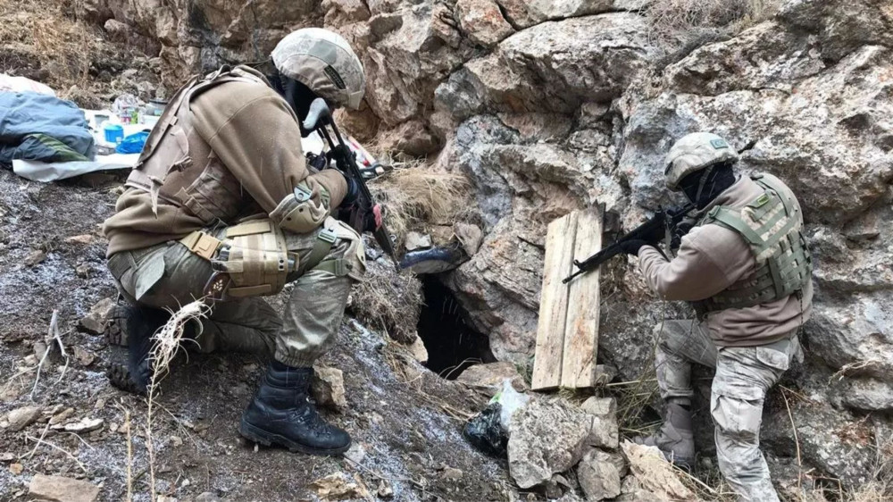 Teröre cevap sert! Fırat Kalkanı bölgesinde 5 PKK/YPG'li terörist sarı torbada