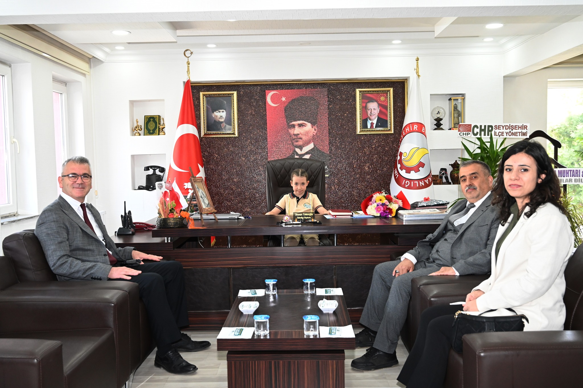Başkan Ustaoğlu 23 Nisan'da koltuğu Almina'ya devretti