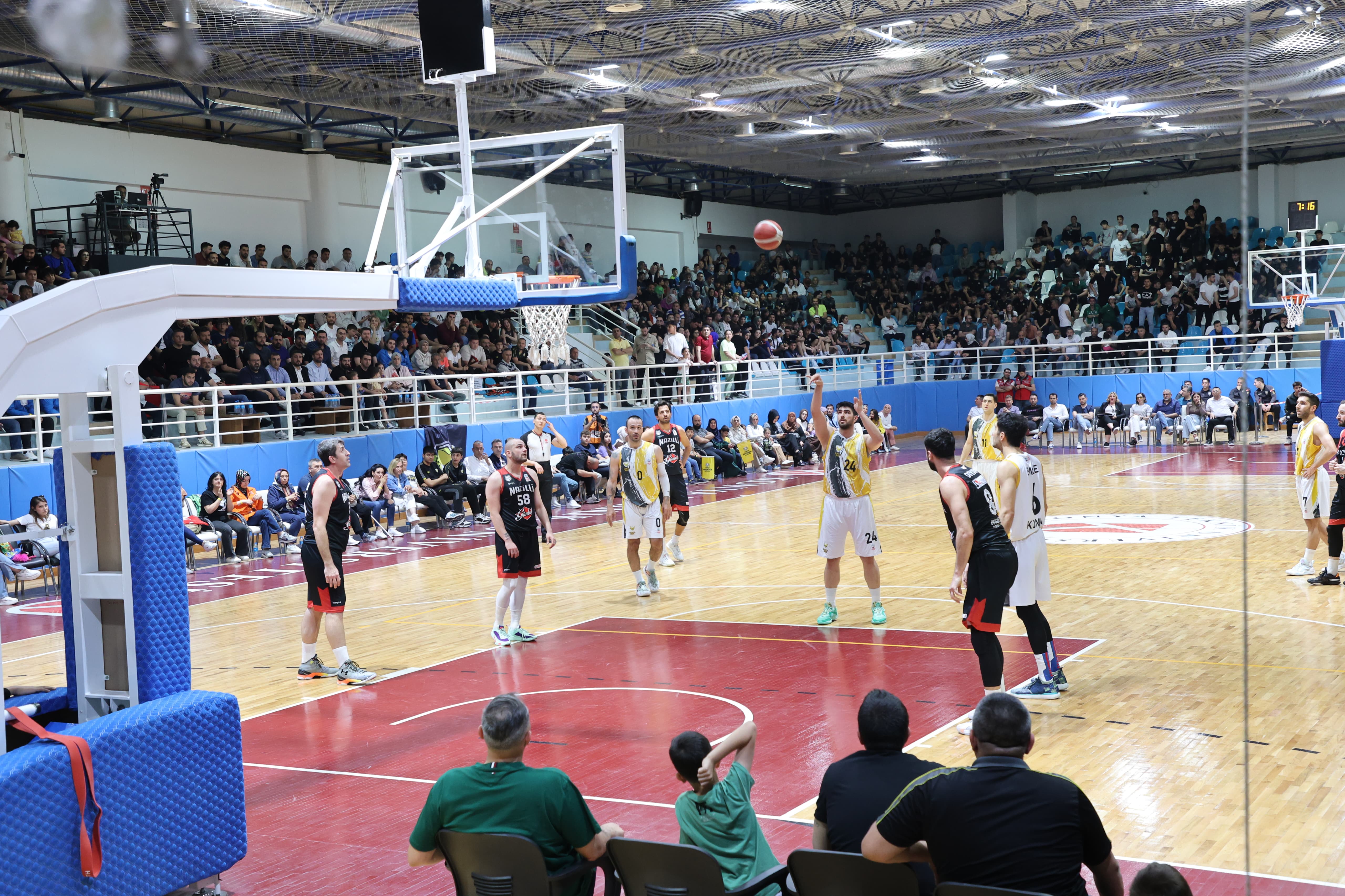Büyükşehir Belediyespor Basketbol takımı adım adım finale yürüyor