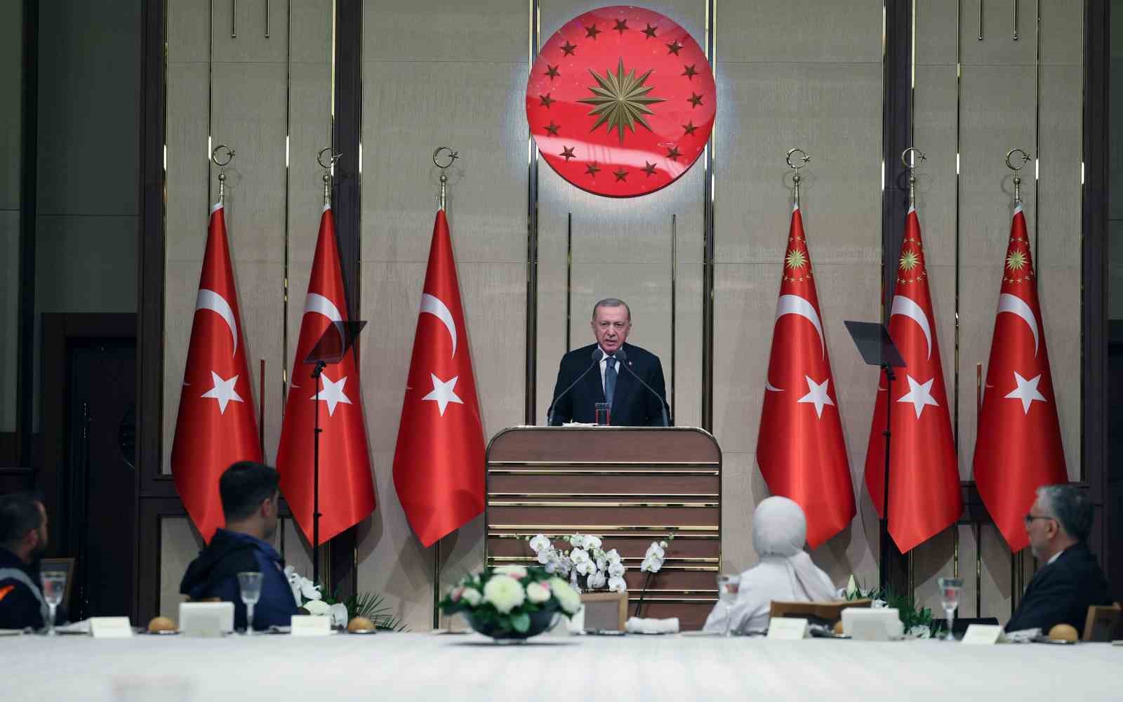 Erdoğan: "Muhalefet ve bazı marjinal yapılar 1 Mayıs’ın bayram havasına gölge düşürmeye çalışıyor"