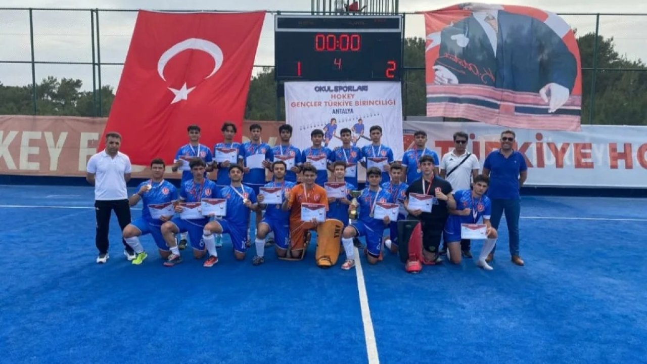 Mehmet Akif Ersoy Anadolu Lisesi Türkiye şampiyonu