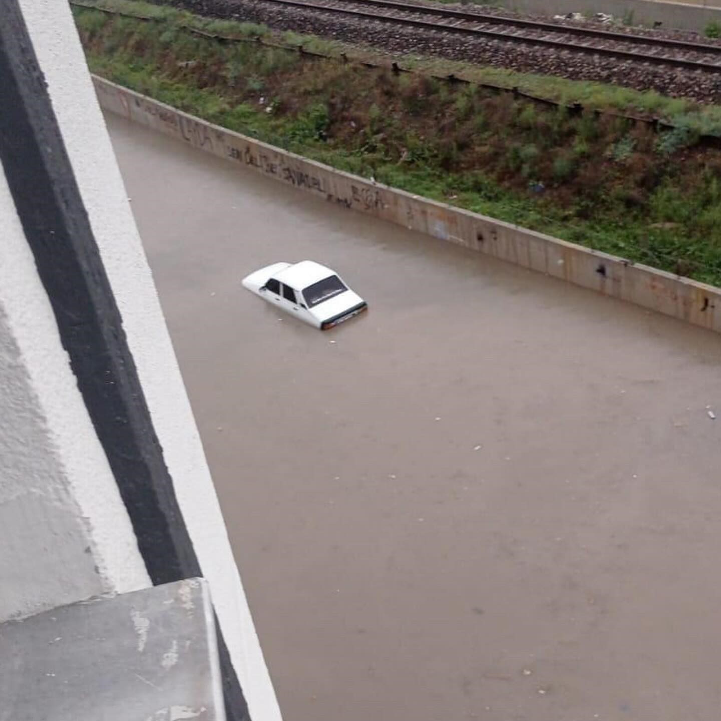 Ankara’da sağanak yağış etkili oldu, sokaklar göle döndü