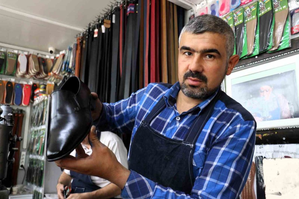 Malatya'lı ayakkabıcıdan Cumhurbaşkanı Erdoğan’a özel ayakkabı