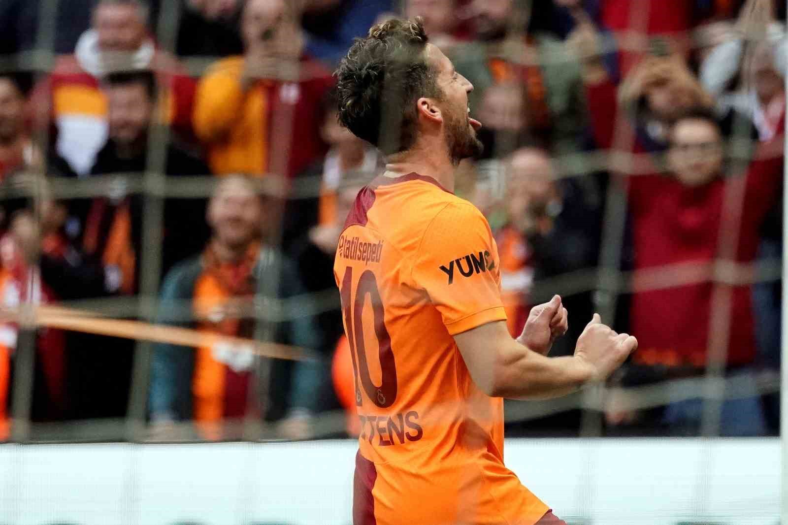 Galatasaray, Mertens’in sözleşmesini uzattı