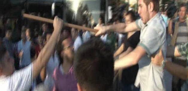 Kadıköy'de bıçak, satır, sopalı kavga!