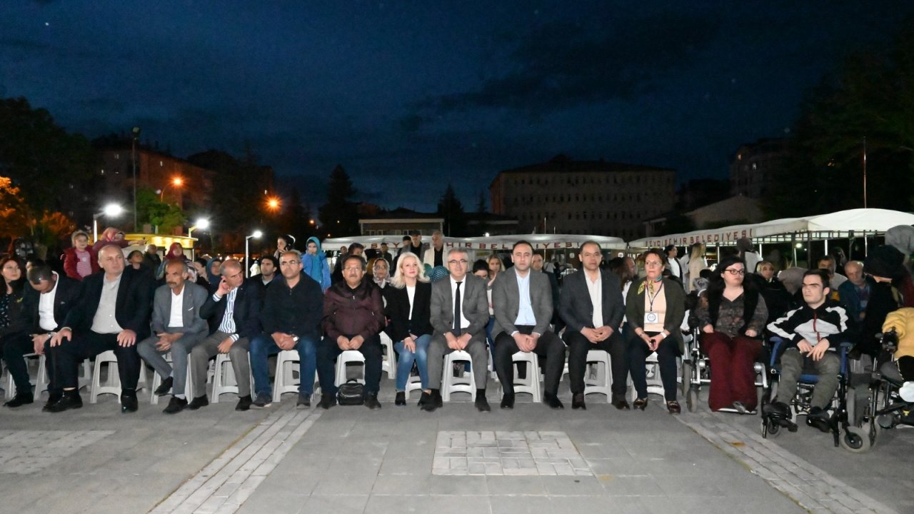 Engelliler Haftası kapsamında Seydişehir’de fener alayı düzenlendi