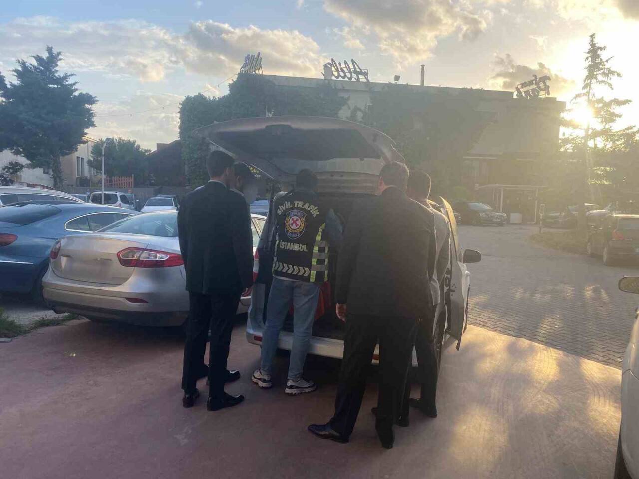 Düğün konvoyunda yolu kapatmışlardı: Ceza yağdı