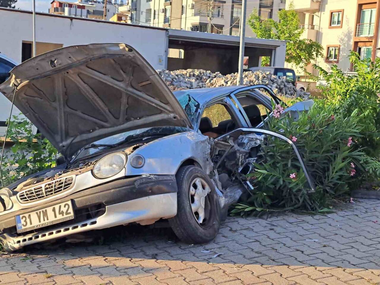 Hatay’da 3 aracın karıştığı kazada 5 kişi yaralandı