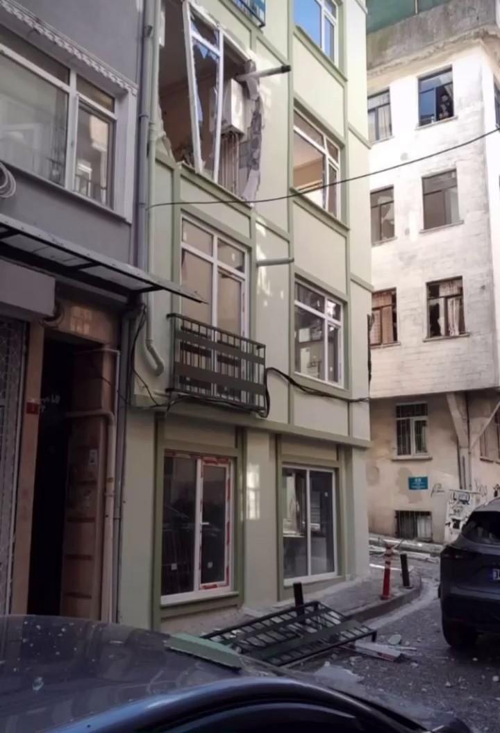İstanbul'da bir apartmanda korkutan patlama