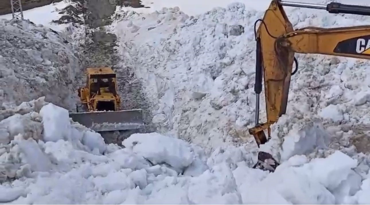 Mayıs ortasında 10 metre kar