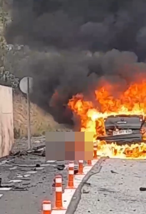 Kaza yapan araç alev alev yandı: Otomobildeki Polonyalı çift hayatını kaybetti