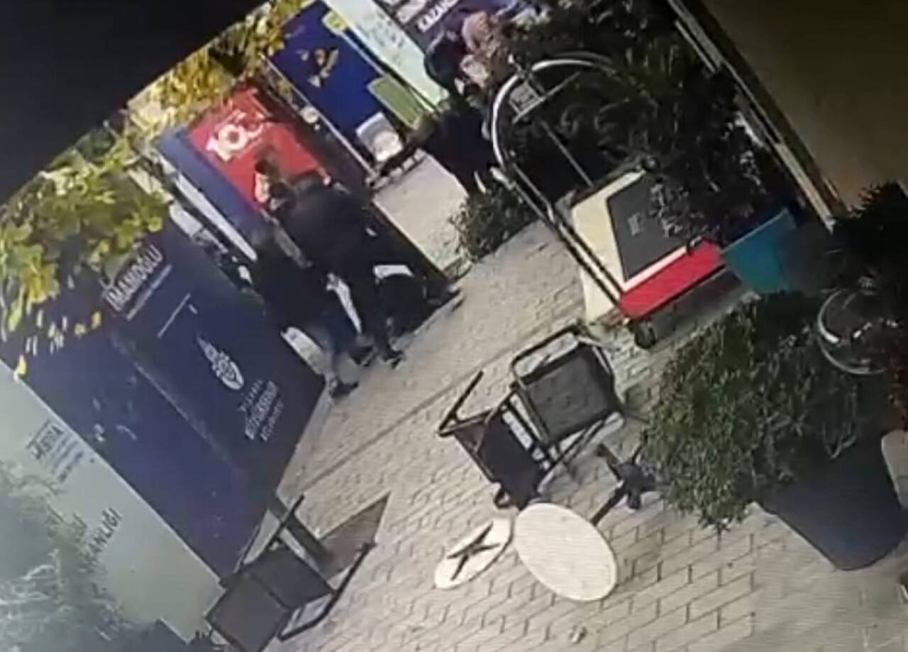 Börekçide bıçaklı avukat dehşeti: Üstüne mermer masa devrildi