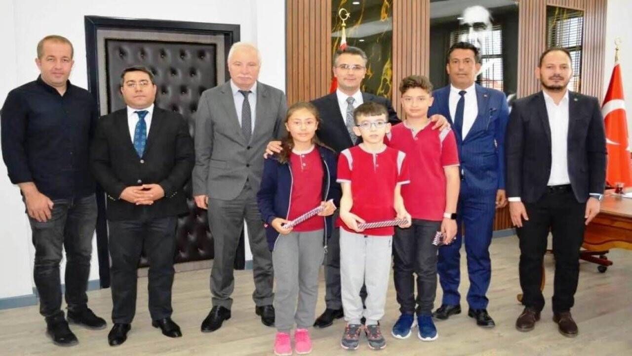 Kulu’da sınavda birinci olan öğrenciler ödüllendirildi