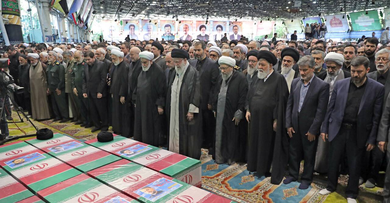 İran Cumhurbaşkanı'nın cenaze namazını ülke lideri Hamaney kıldırdı