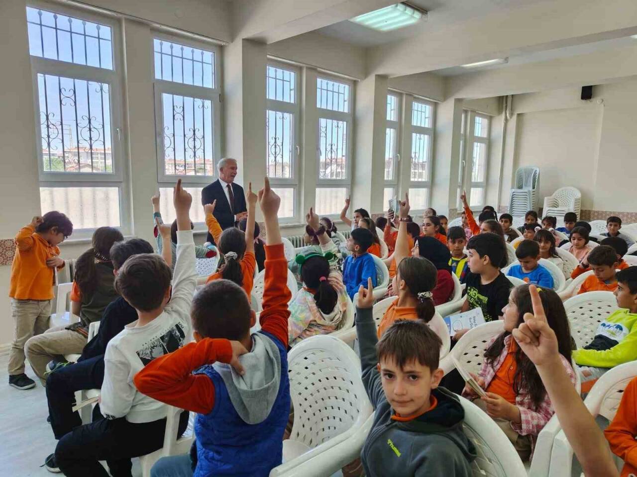 Eğitimci-Yazar Akın Konya'da vatandaşlarla buluştu