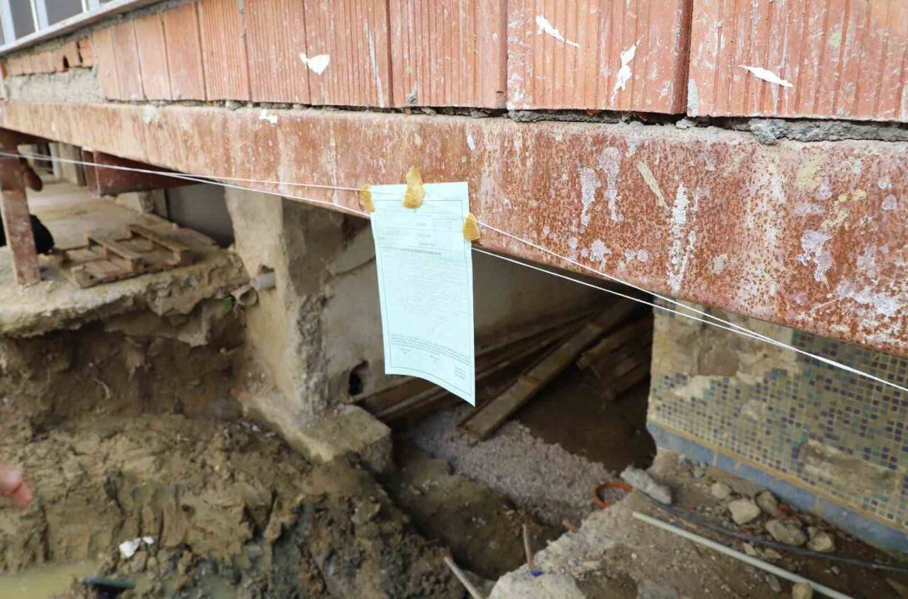 Alanya’da kirişleri kesilen bina mühürlendi