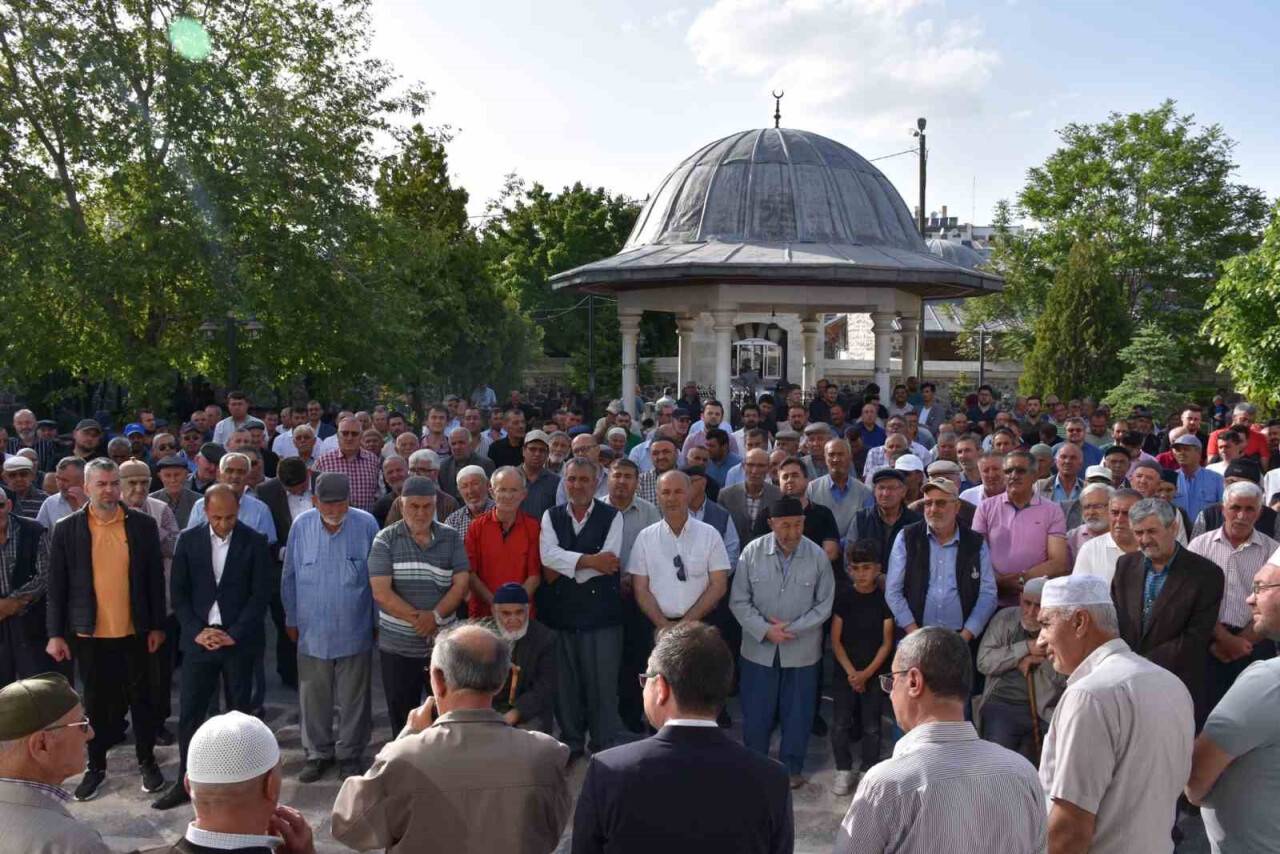 Konya'da hacı adayları kutsal topraklara uğurlandı