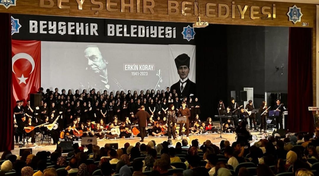 Beyşehir'de öğrenci korosu sahne aldı