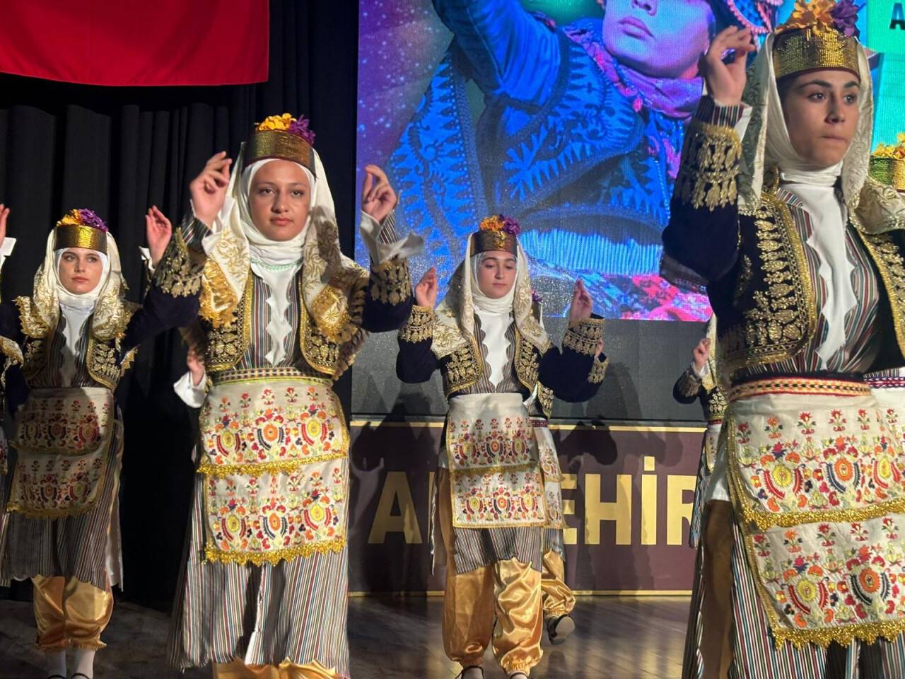 Akşehir'de halk oyunları etkinliği